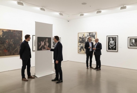 Parete espositiva autoportante modulare e bifacciale per pinacoteche e gallerie d'arte della LINEA OSTENDO