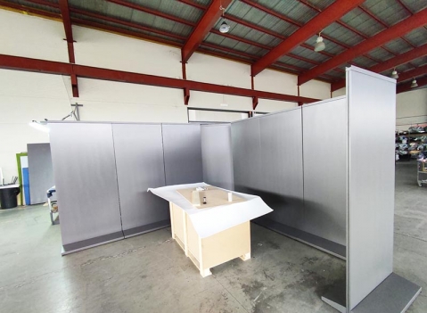 Parete espositiva autoportante modulare e bifacciale per pinacoteche e gallerie d'arte della LINEA OSTENDO foto produzione