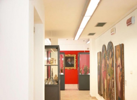 Vetrine espositive per musei della linea Argurion Museo d'Arte Sacra di Scaria
