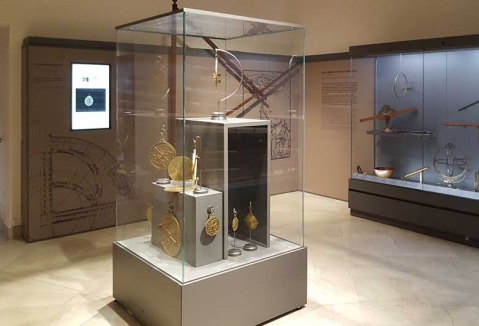 Vetrine espositive per musei della linea Theca